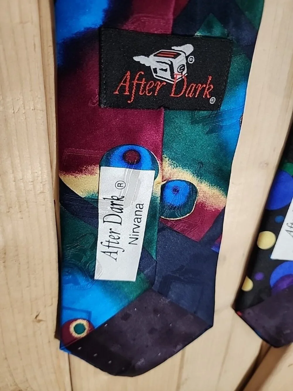 VTG After Dark Mens Neck Ties 100% Silk Nirvana Spheres Wearable Art Flying Toas